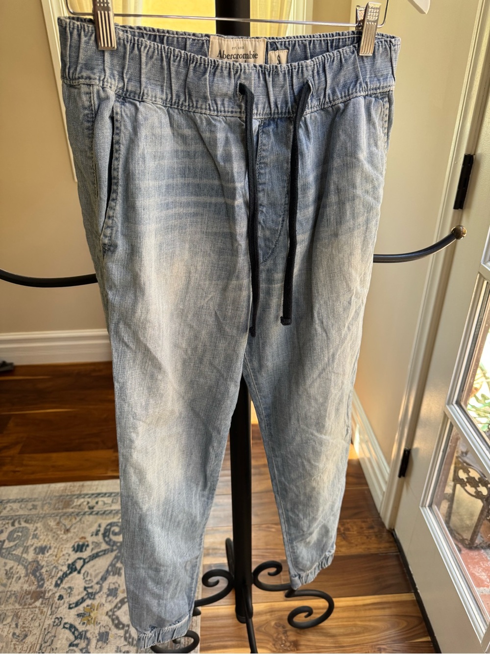 Abercrombie & Fitch Light Blue Men's Jogger Jeans Size Small Pull String Elastic